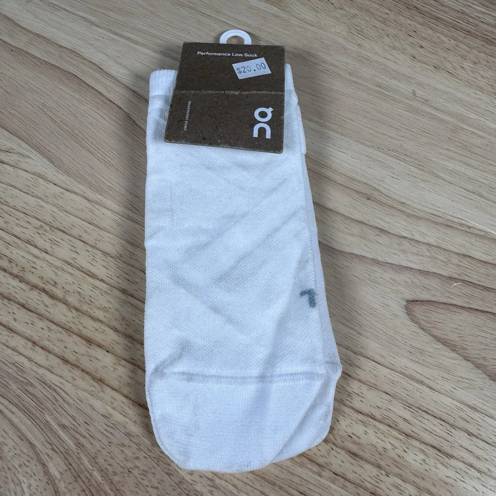 On Cloud Performance Low Sock Womens Medium 8.5-9.5 White Ivory Running Walking